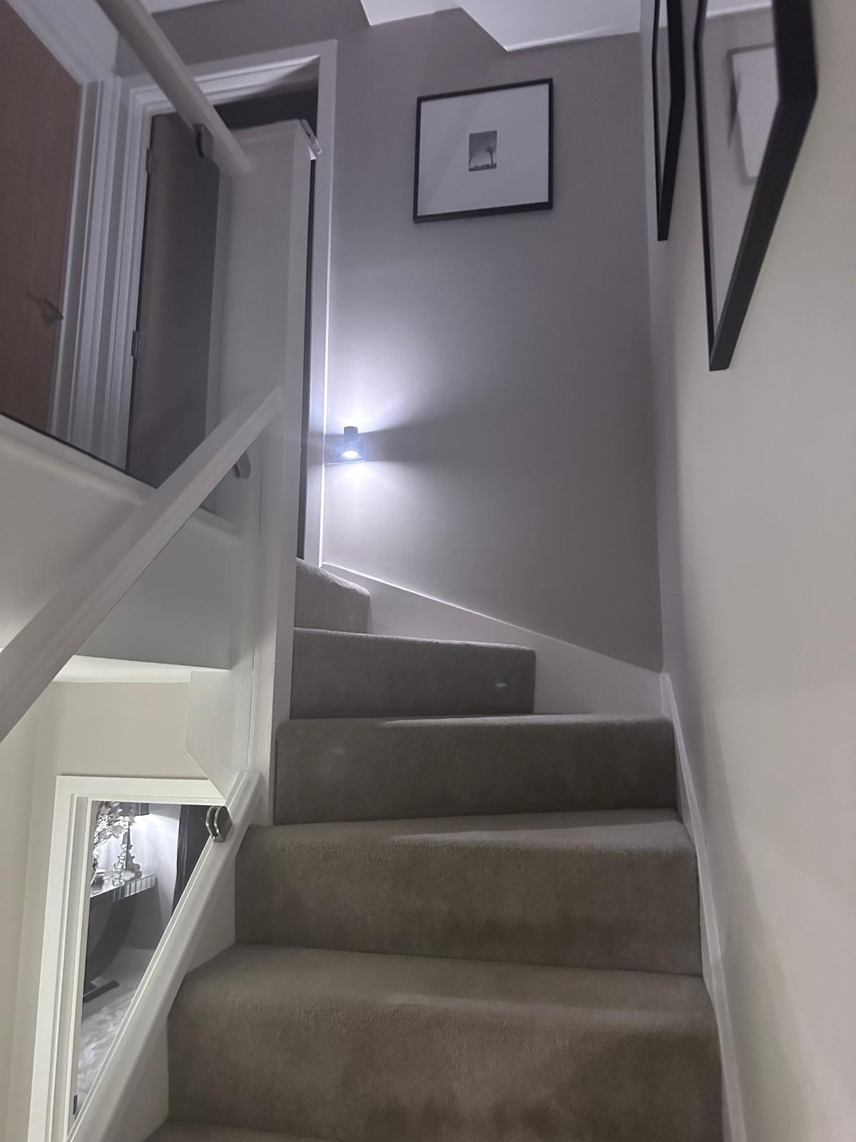 Landing and staircase after renovation, brighter and more open with a glass balustrade